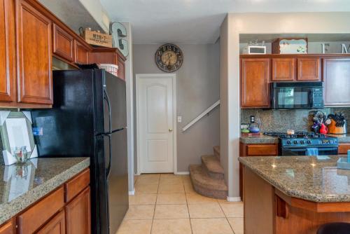 Just Listed! 1635 Monaco Ln 3bd/2ba Clovis Beauty! $284,999